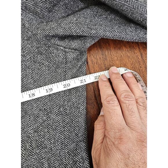 Daniel Cremieux gray herringbone blazer. Wool and cashmere . Mens Size Medium - Picture 8 of 11